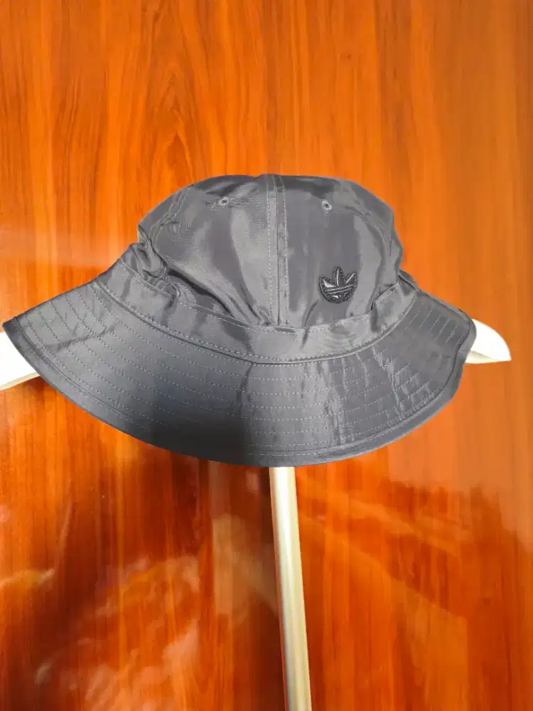 Topi bucket Adidas baru