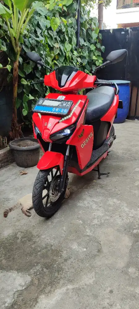 Motor listrik Gesits G1 2023 bln 8 km 10 ribuan baterai 2 Di tangsel
