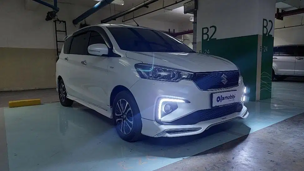DP MURAH Suzuki Ertiga 1.5 GX Hybrid-AT 2022 Putih CHFSB