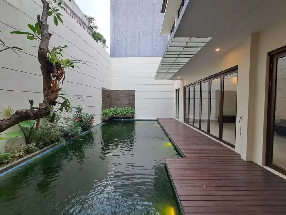 Disewakan Rumah 4 Bedroom di Jl. Tulodong Area SCBD Cocok Untuk Silent Office