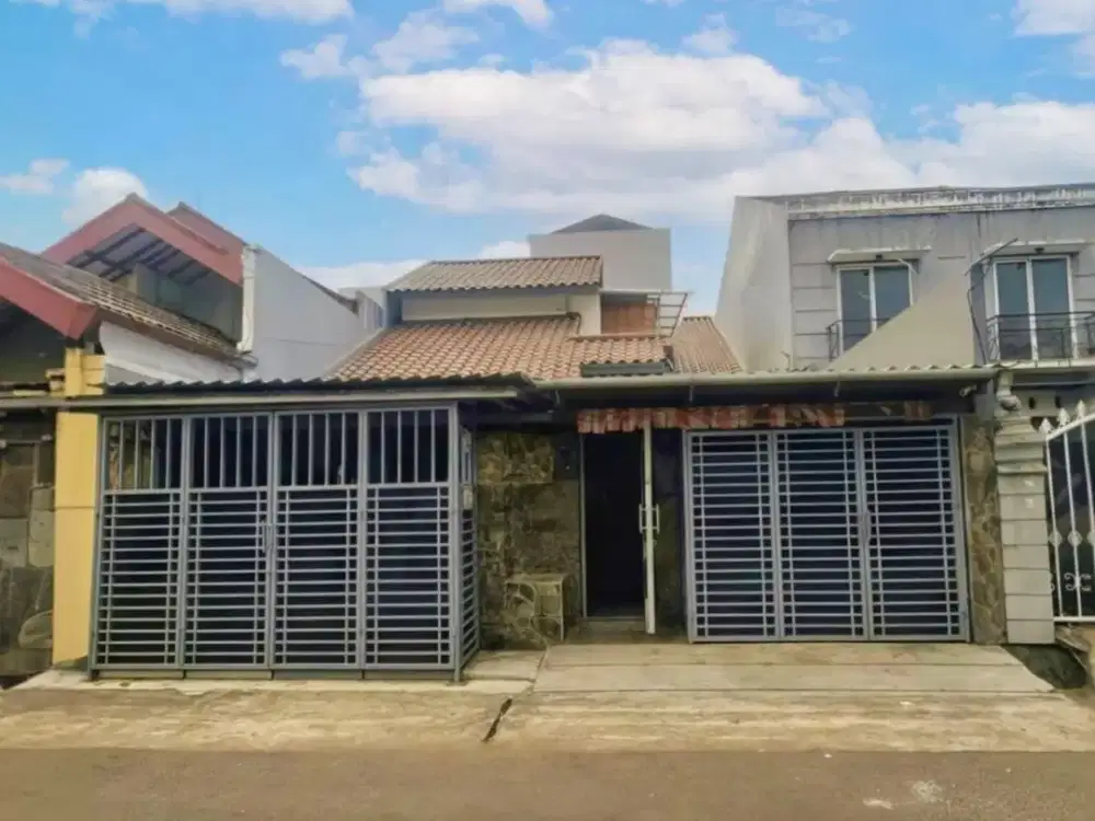 Garasi untuk 3 Mobil di Rumah 2 Lantai di Kebayoran lama Jaksel VA-19233