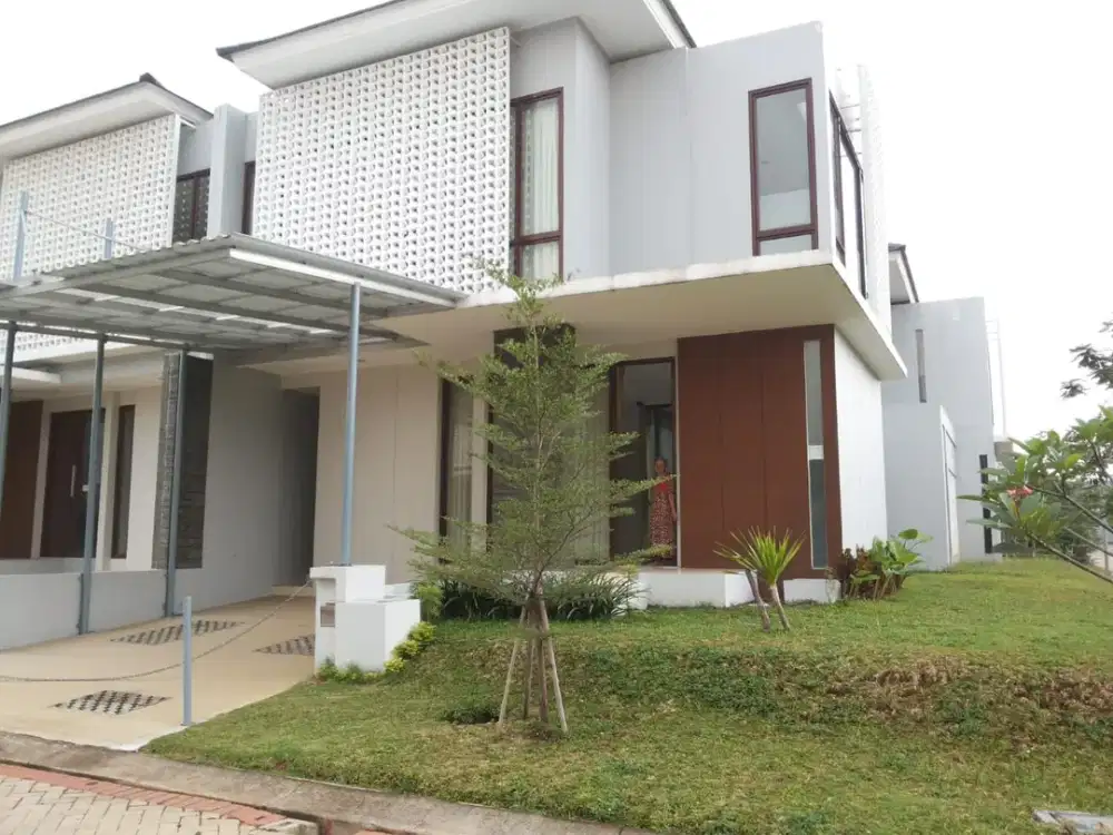 Disewakan Rumah Hoek Tanah Luas 196 m² di Discovery Bintaro AZ-19240