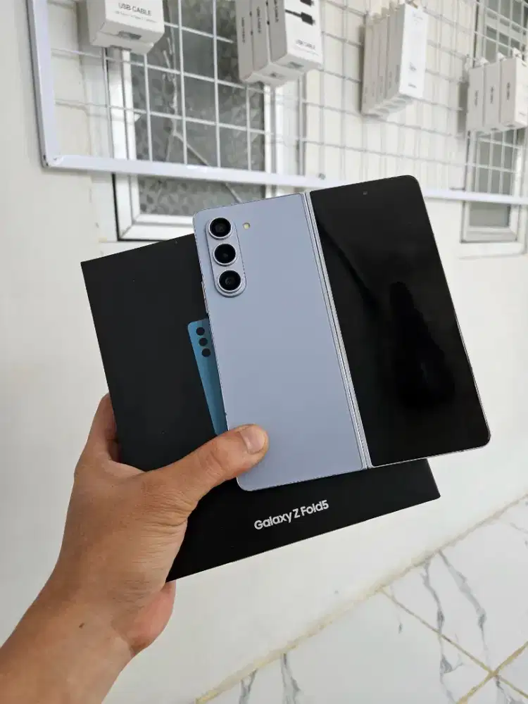 Samsung Z Fold 5 256gb Icy Blue Ex.SEIN (-cek gambar tidak ngaruh)