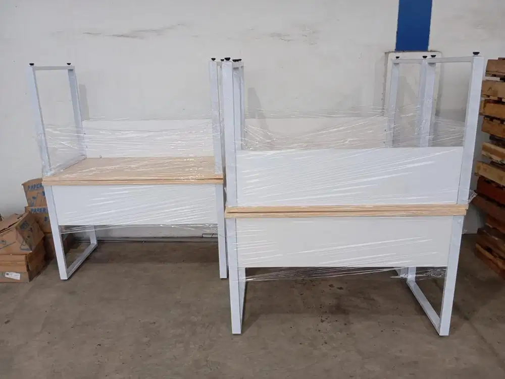 Meja kantor uk 120cm