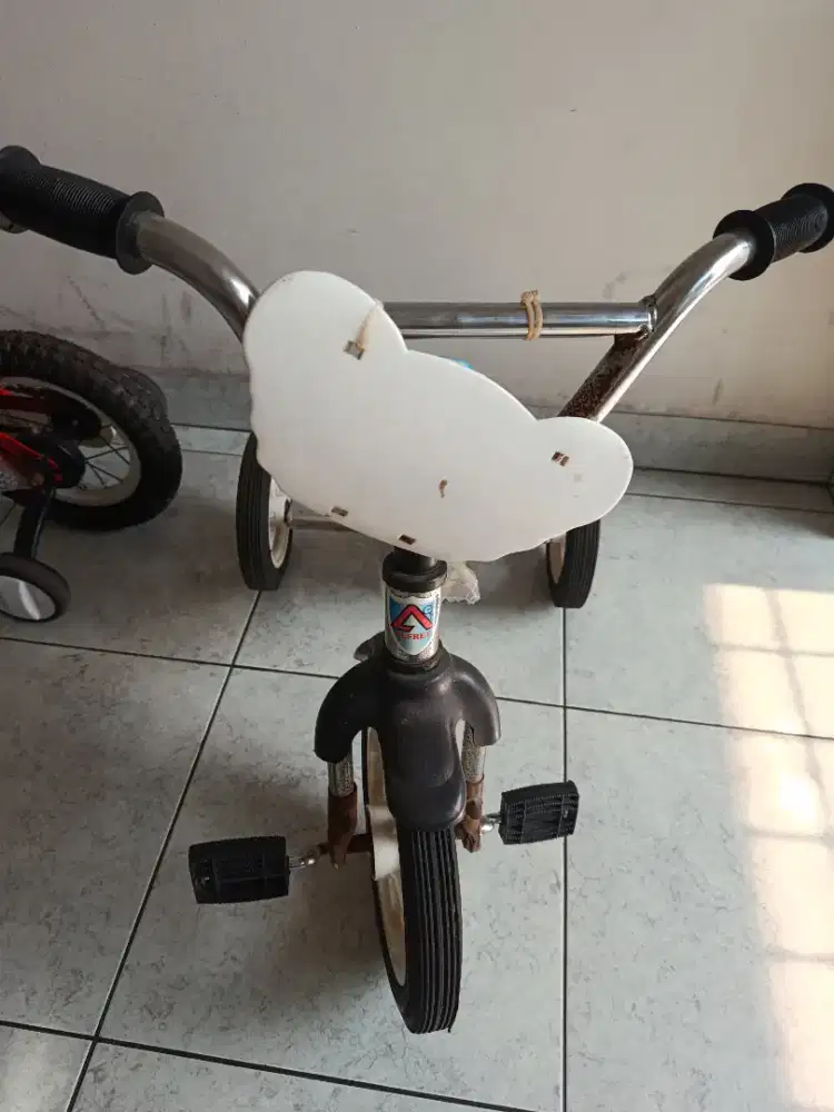 Sepeda roda tiga