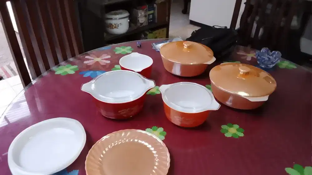 Dijual mangkuk & piring merk pyrex kondisi bagus jarang dipakai
