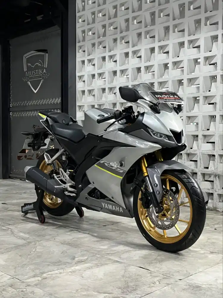 YAMAHA R15 V3 LAST EDITION - Chintia Mustika