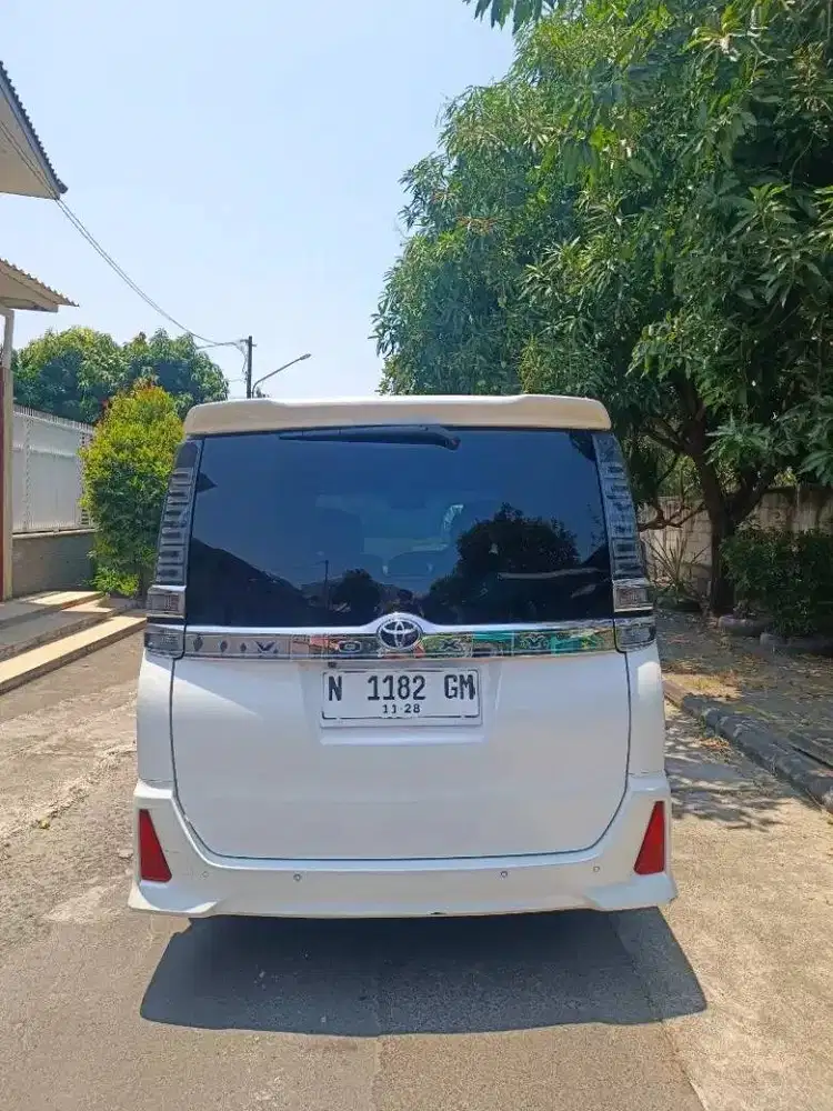 Toyonta VOXY Matic 2018 Sunroof Power Sliding