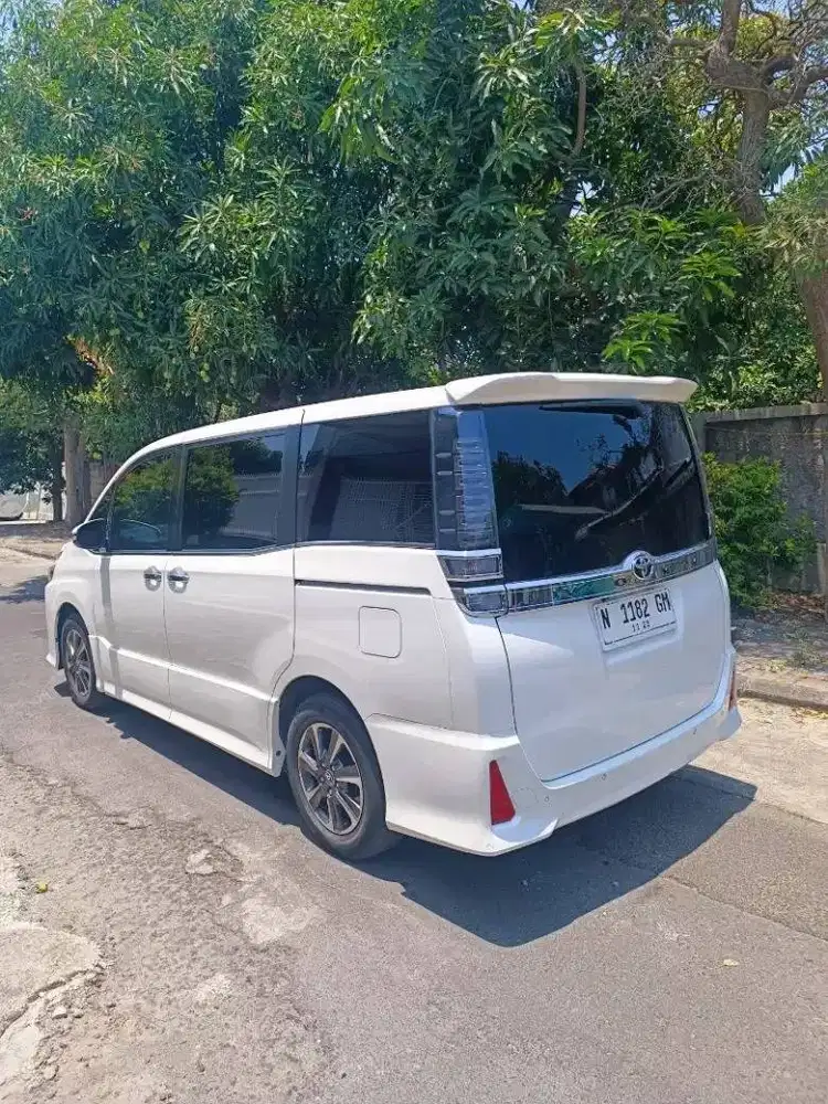 Toyonta VOXY Matic 2018 Sunroof Power Sliding