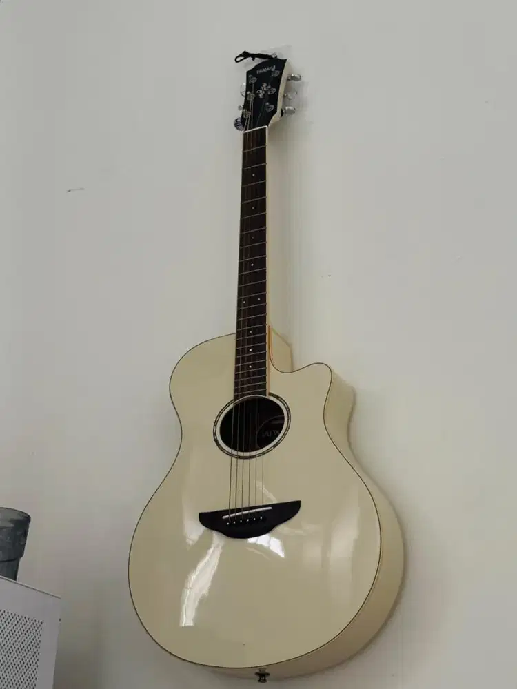 Gitar akustik elektrik Yamaha APX600