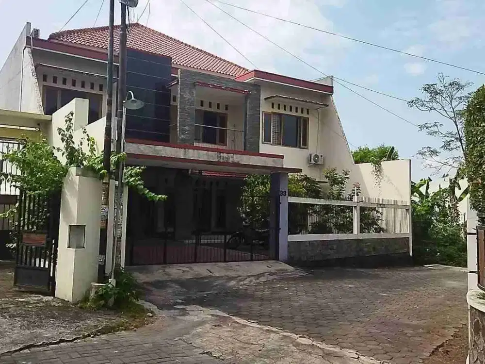 DIJUAL RUMAH 2 LANTAI SEMI FURNISHED DEKAT KAMPUS UPN CONDONGCATUR