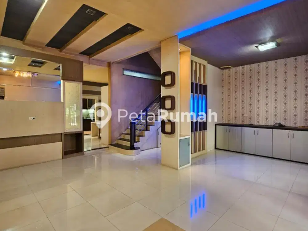 DIJUAL RUMAH SEMI VILLA KOMPLEK CEMARA ASRI - DAERAH CEMARA (vincent & lisa)