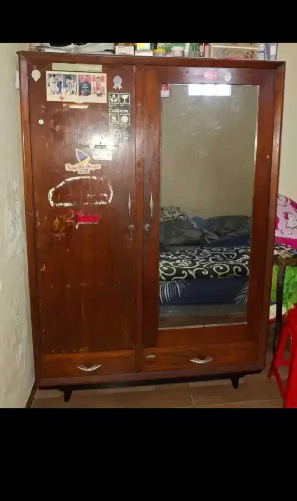 Dijual lemari pakaian jati kuno