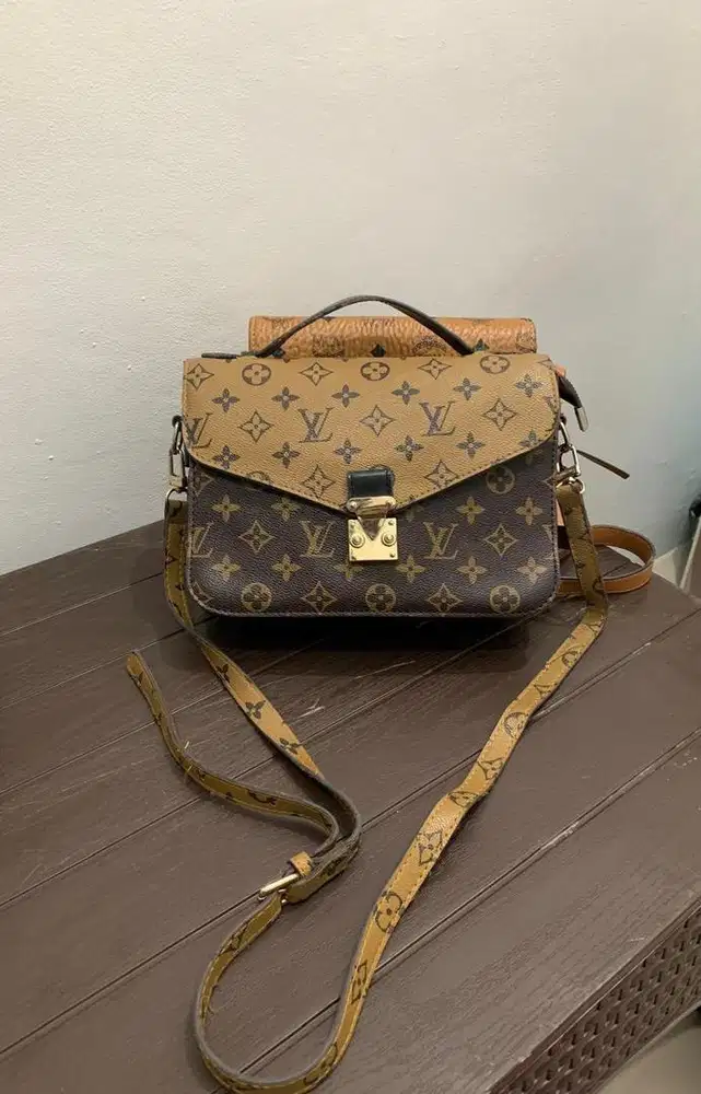 Shoulder bag Lv