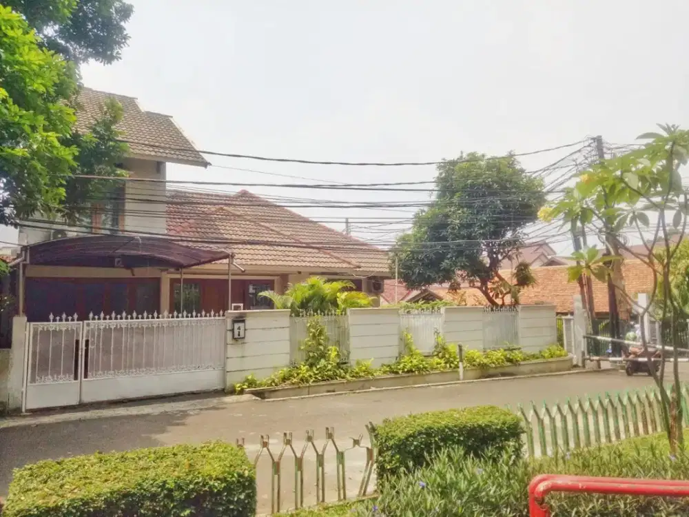 Rumah Hook Jatipadang Jaksel – LT 360 m², 6+1 KT, Dekat TB Simatupang