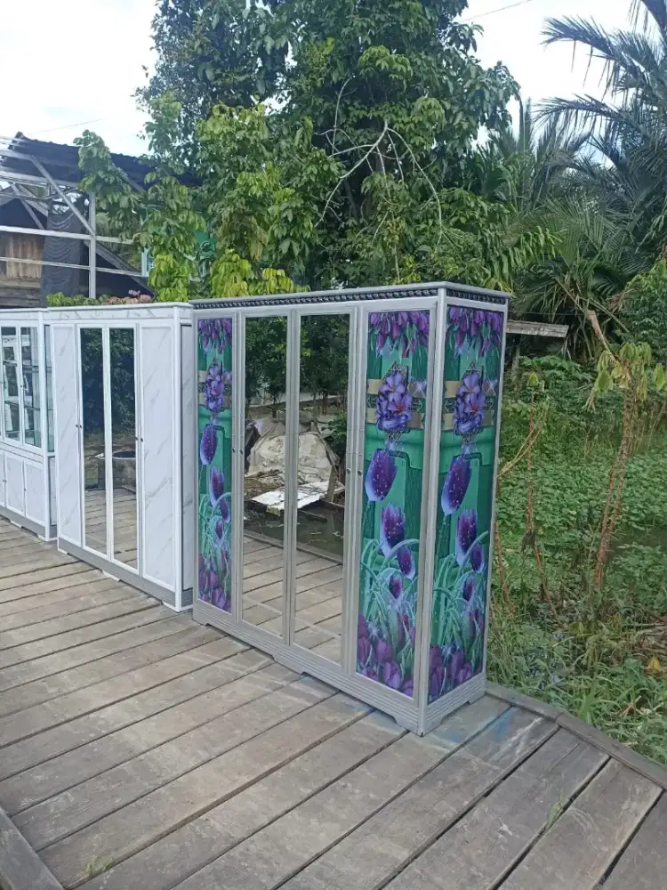 Lemari hias serbaguna