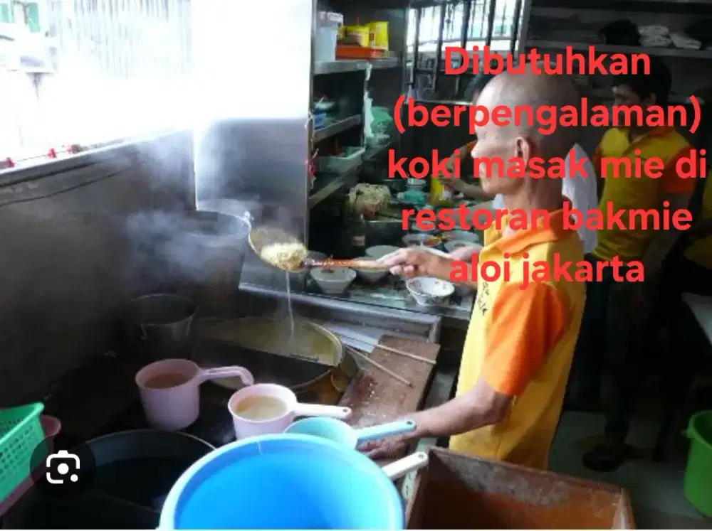Koki masak mie berpengalaman