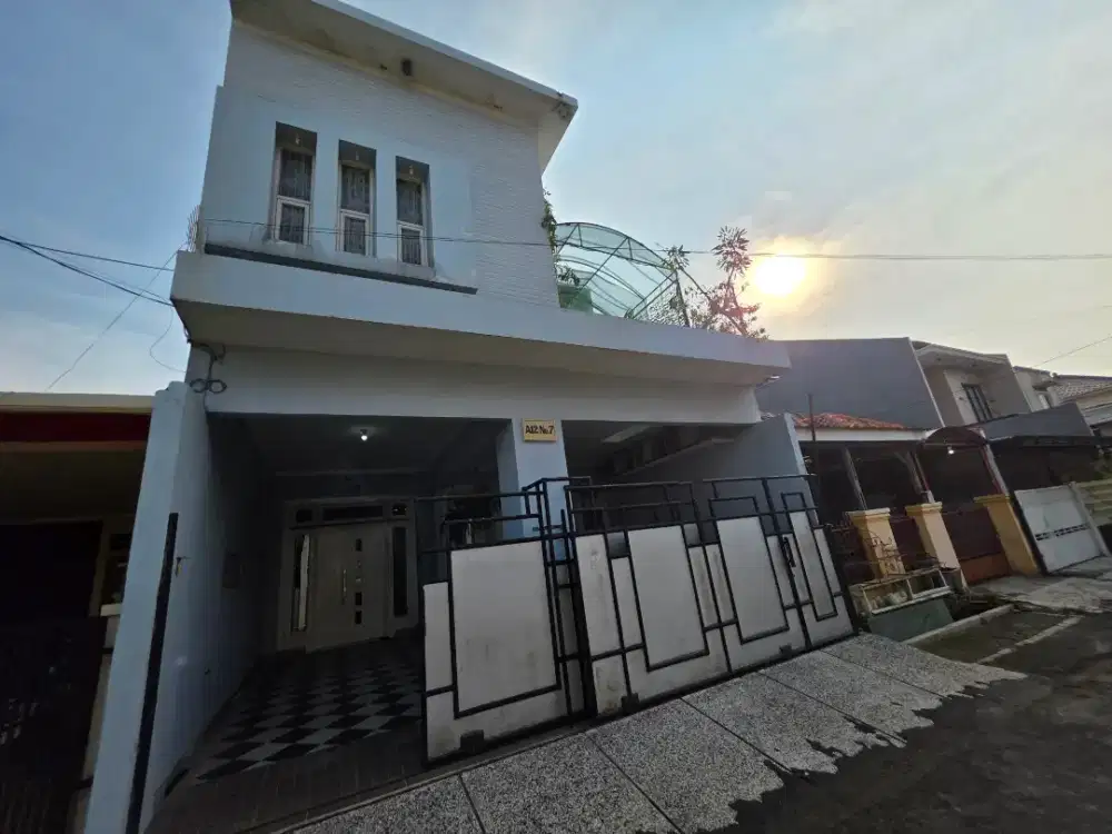 Rumah Mewah & Luas 3 Lantai di Tangerang! (4 KT, 4 KM, 2 Carport)