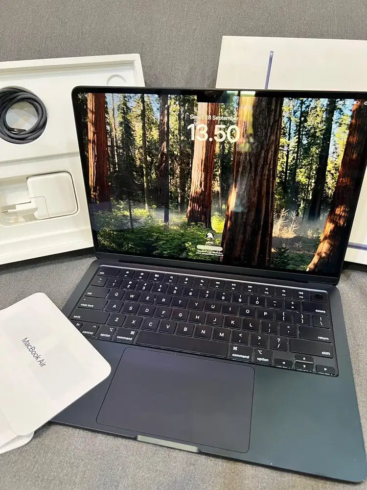 Macbook Air M2 16/256 GB iBox