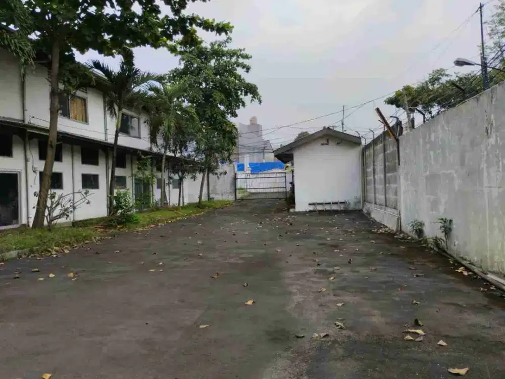 Disewakan gudang strategis jalan raya utama jatisampurna