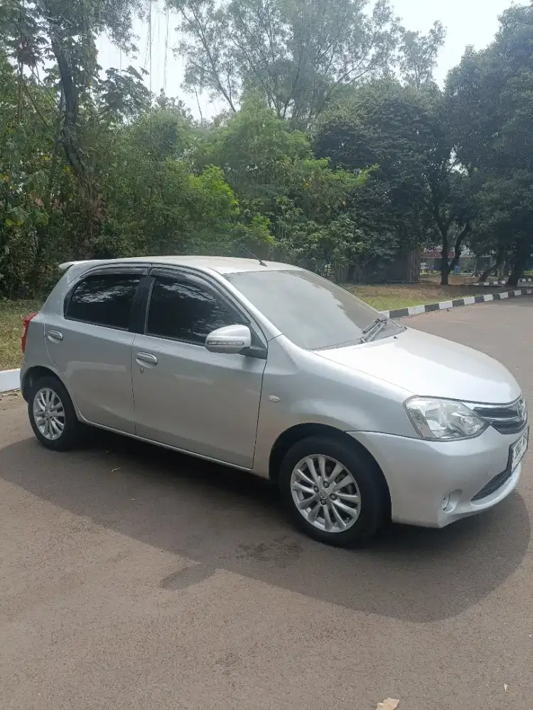 Mobil Toyota Etios Valco