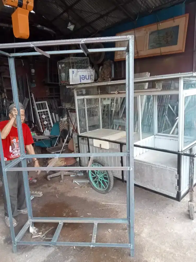 Rangka besi serba guna