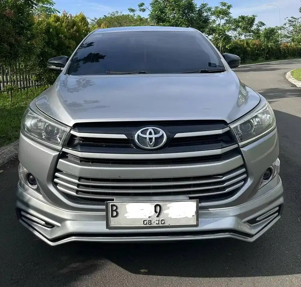 toyota kijang innova (2017)