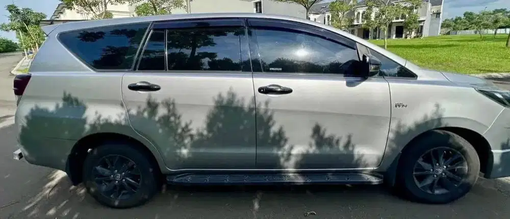 toyota kijang innova (2017)