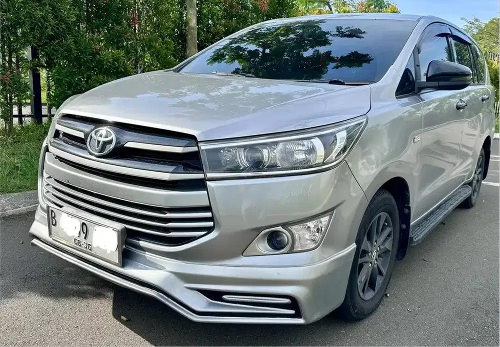 toyota kijang innova (2017)