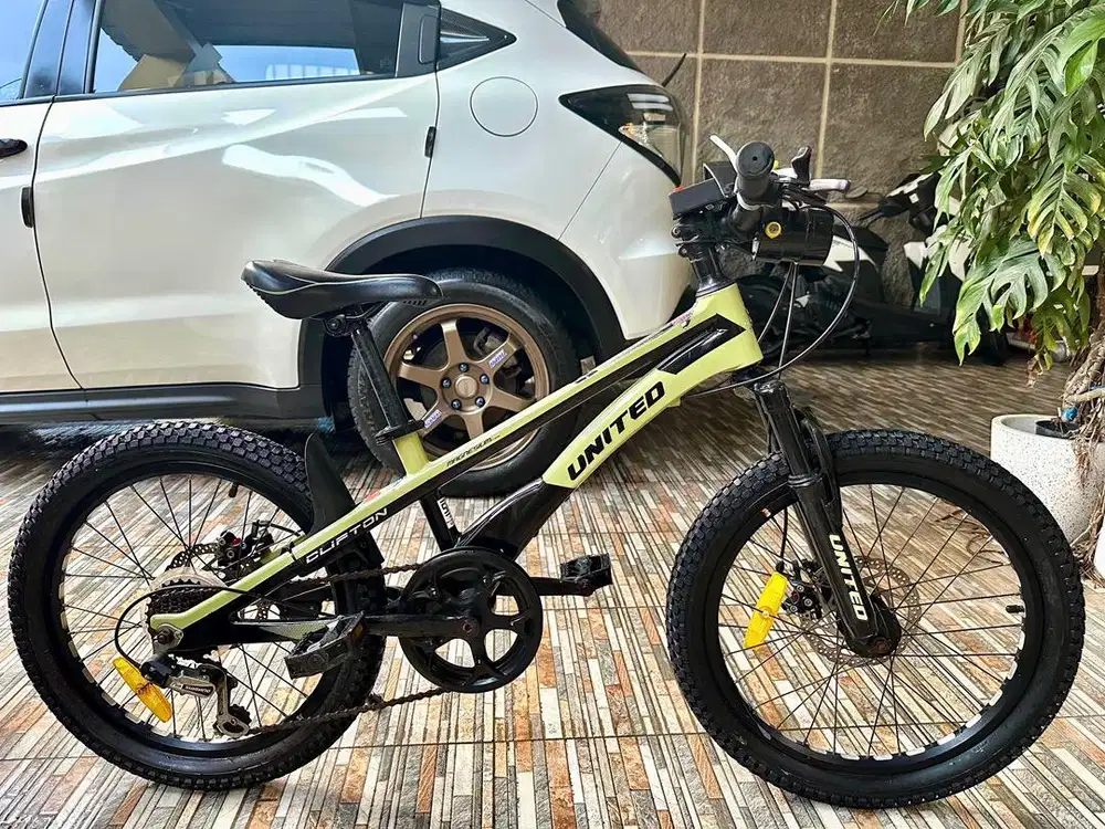 Sepeda united Clifton & polygon Lovina (sepeda mini)