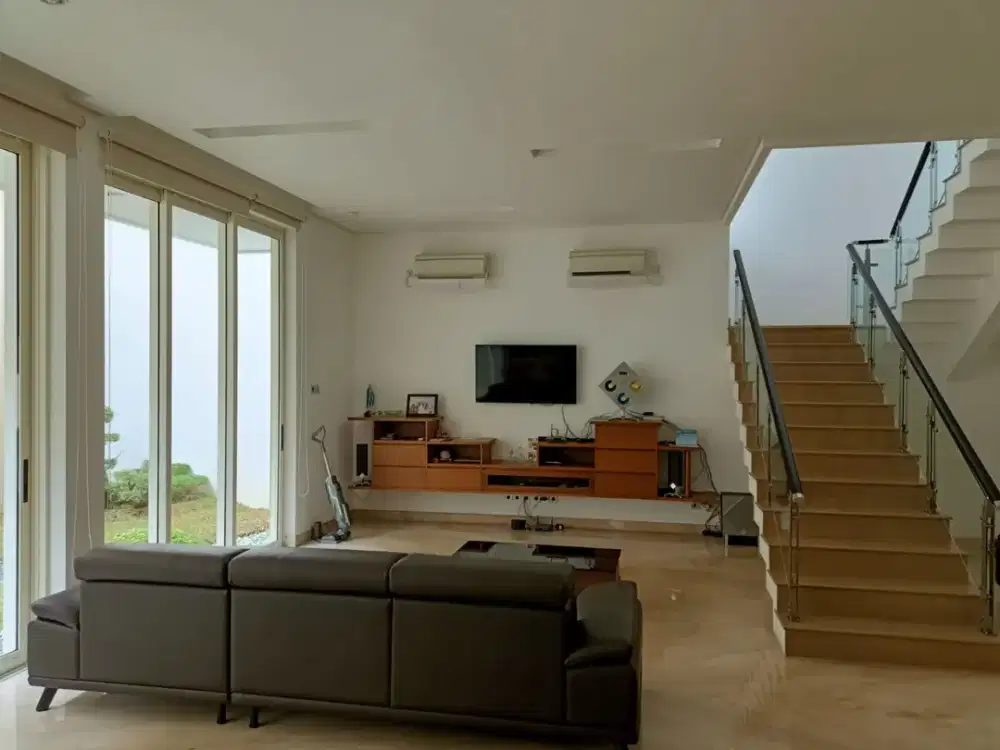 rumah graha family dkt Pakuwon dan BDG darmo golf surabaya