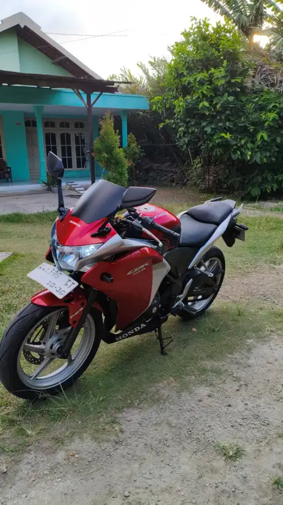 CBR 250 2011 plat W