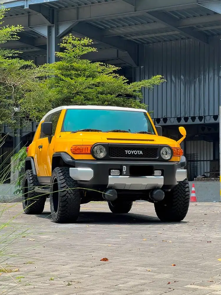 Toyota FJcruiser 2011 km 9rb kuning