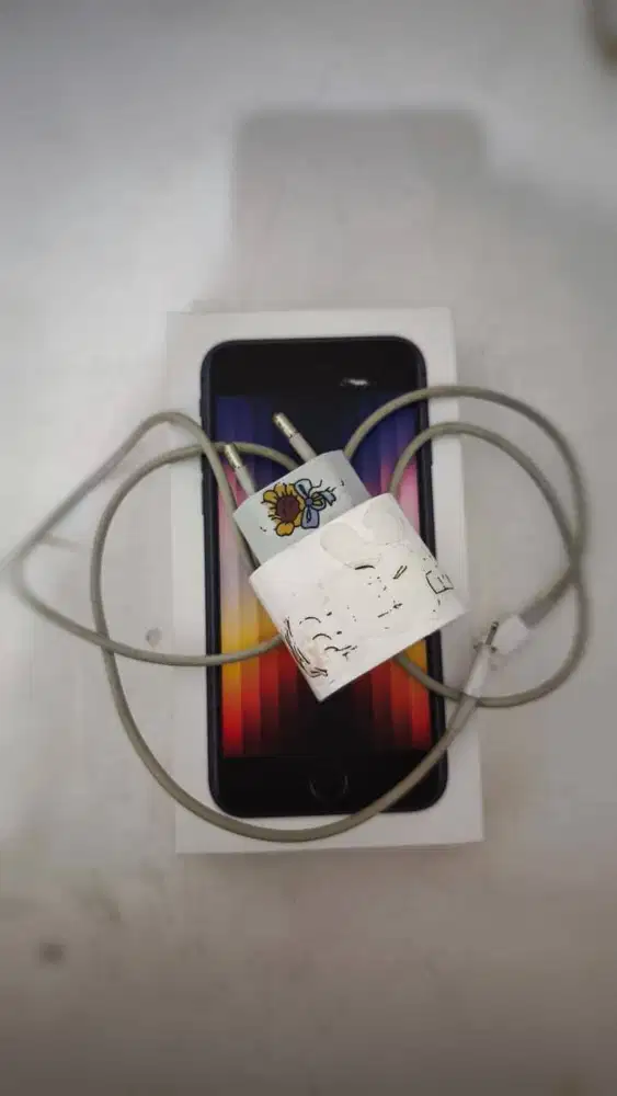 iPhone SE 3 64GB Black Resmi iBox Mulus BH 89% Fullset + Charger Ori