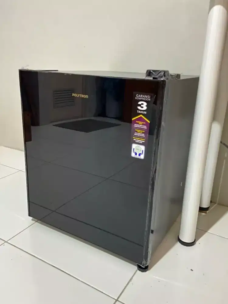 Kulkas mini portable polytron PRH51