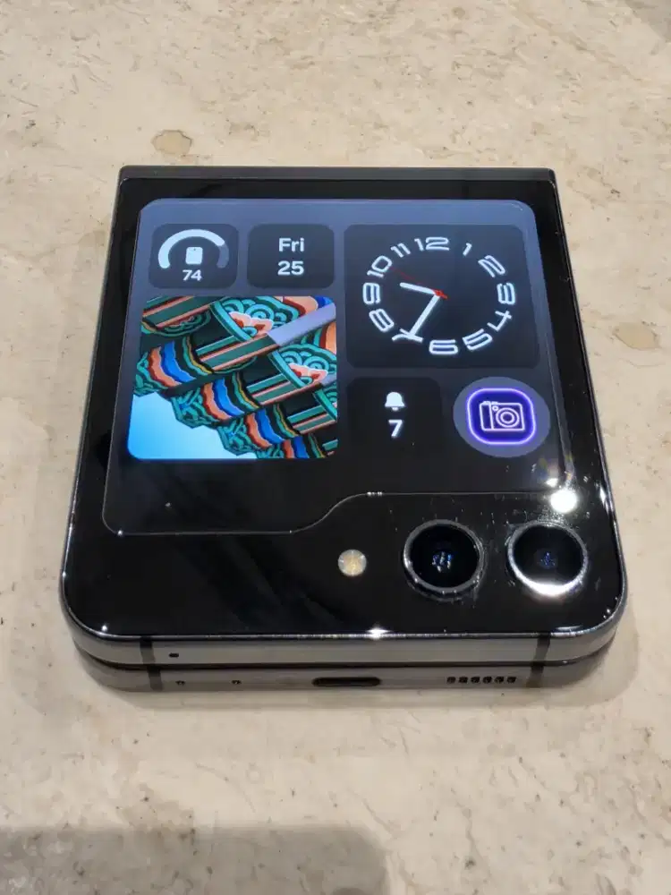 Samsung Galaxy Z Flip5 8/256GB RAM 8GB ROM 256GB