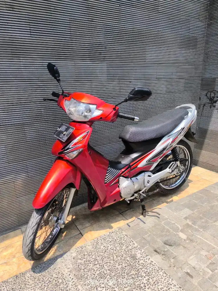 Supra x 125D thn 2005 putih merah
