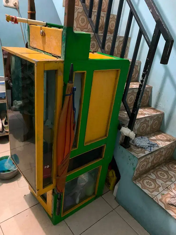 Dijual Gerobak / Etalase Kayu Kaca untuk Jualan - Kondisi Kokoh