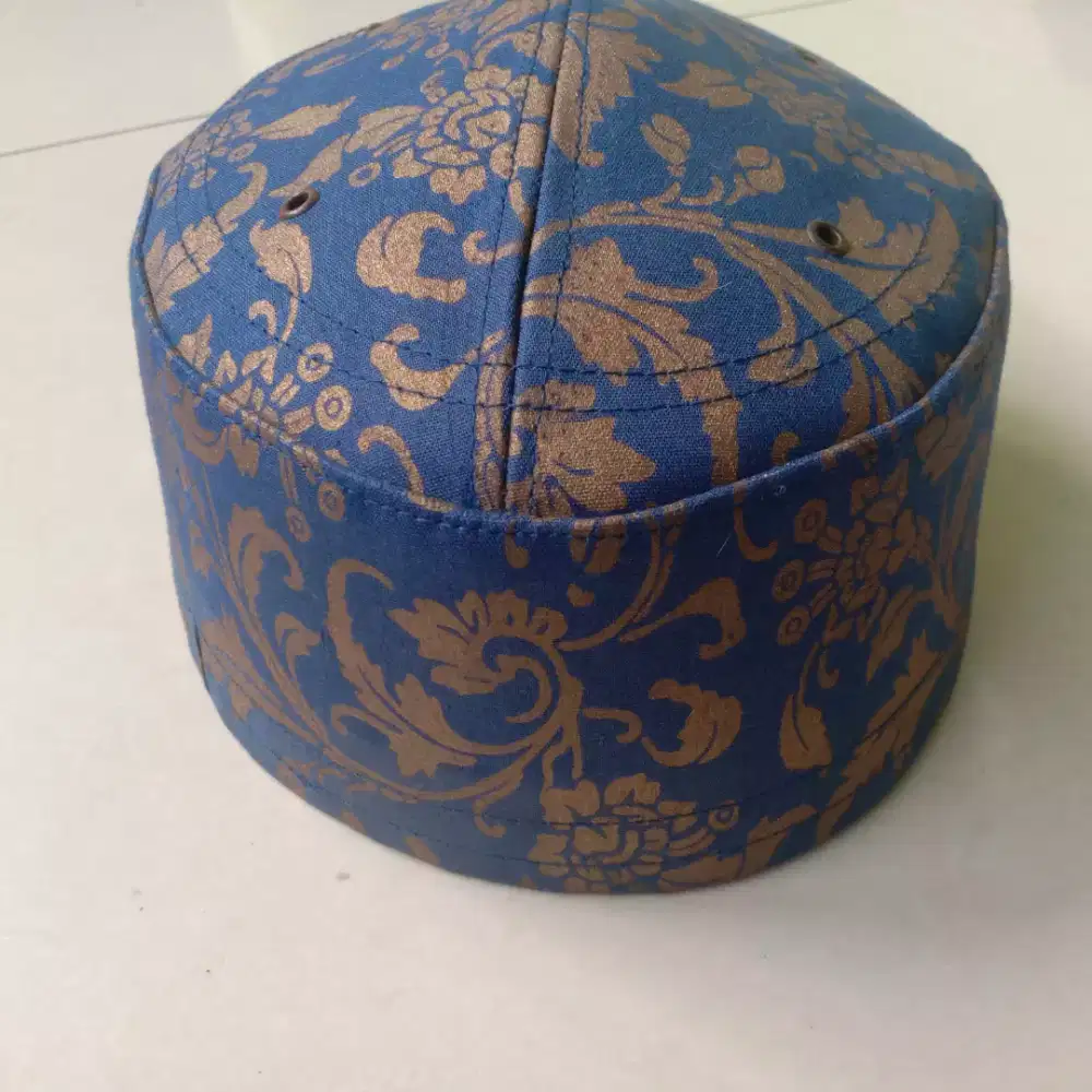 Peci Kopiah Motif Batik Warna Biru Emas Elegan No Ukuran 10 Besar