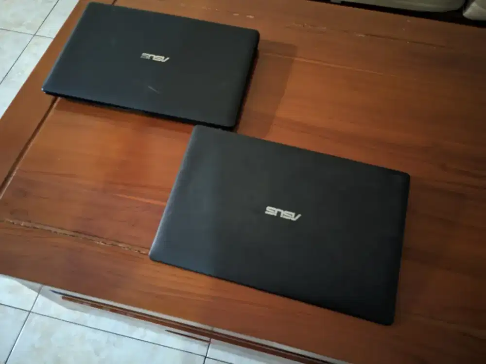 Laptop Asus X200m edisi pensi
