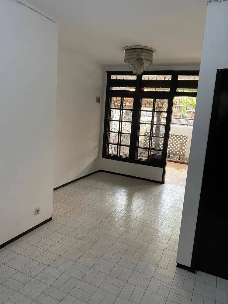 Disewakan Rumah Strategis Siap Huni di Kosambi Baru Jakarta Barat
