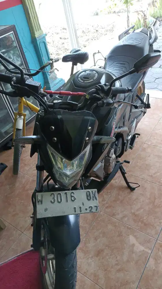 CB 150 R 2017 hitam legam