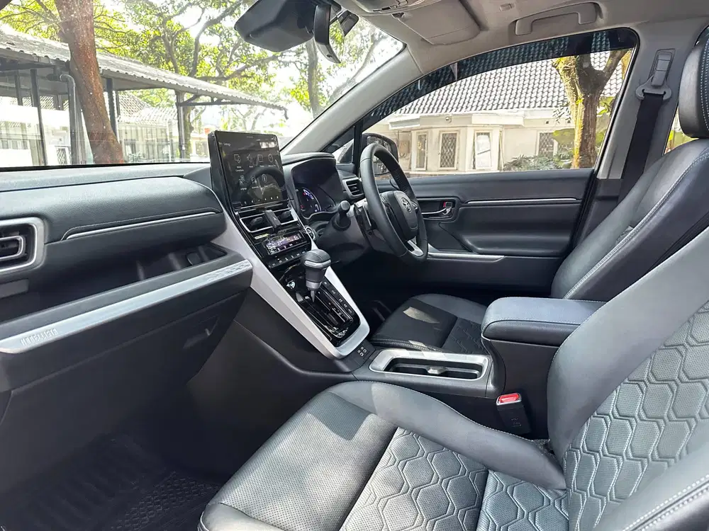 TOYOTA KIJANG INNOVA 2.0 Q HV ZENIX CVT 2023