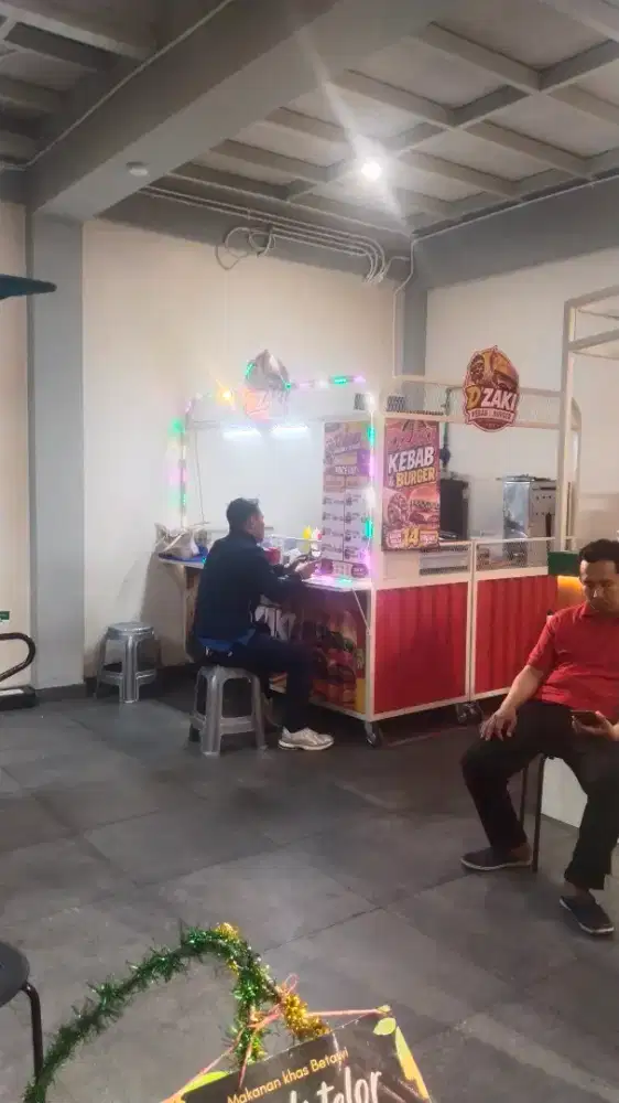 Dibutuhkan karyawan Dzaki kebab dan burger
