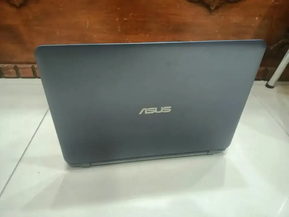Lactop Asus A407 ram 4 HDD 1tb normal semua nya unit charger saja