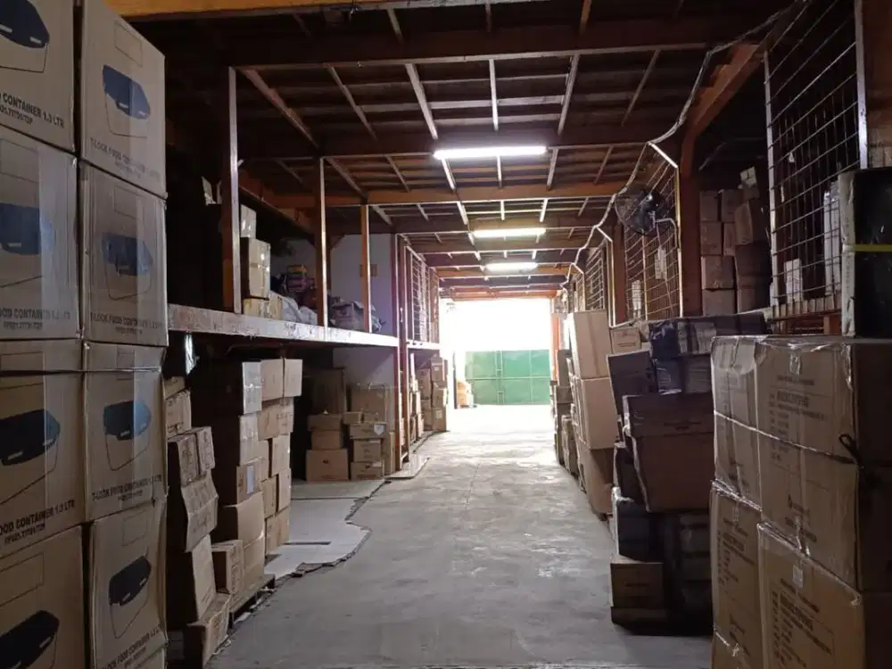 Gudang Gandeng 7 di Komplek Pergudangan 8