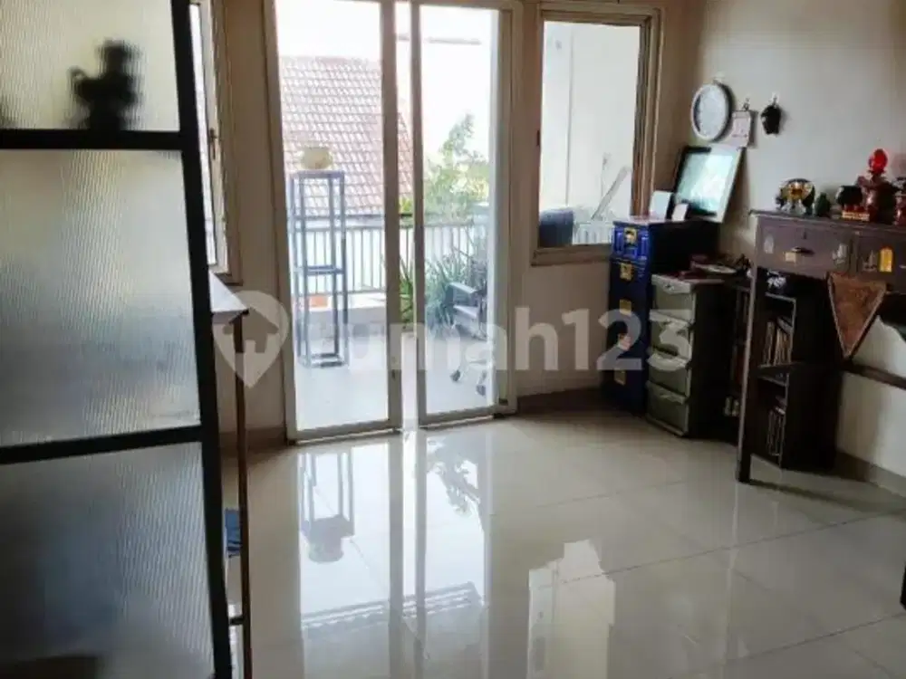 Rumah 3 Lantai Siap Huni Taman Palem Lestari