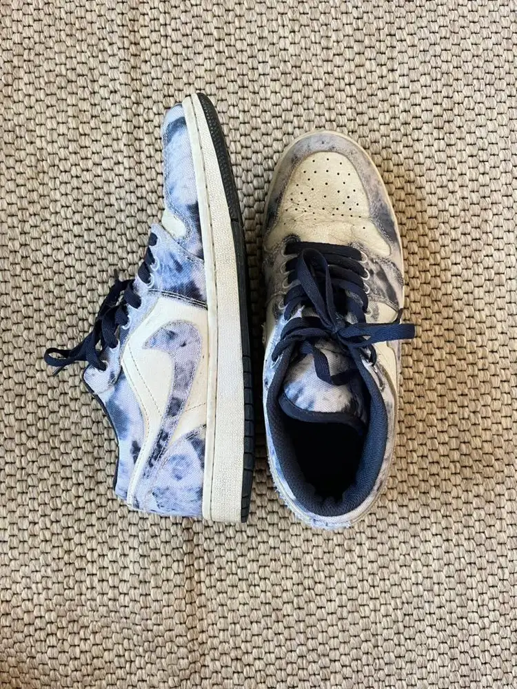 Sepatu Air Jordan 1 Low SE Washed Denim