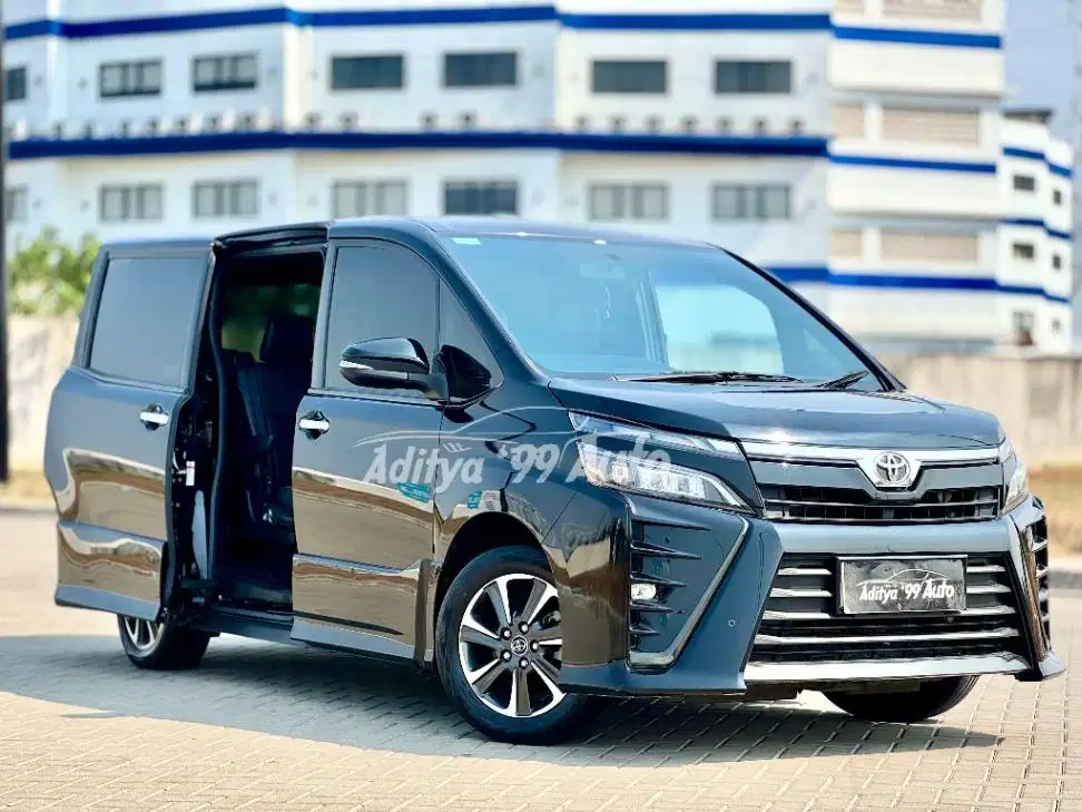 CASH CREDIT TERMURAH! TOYOTA VOXY 2.0 2019/2018 AT GARANSI 1 TH