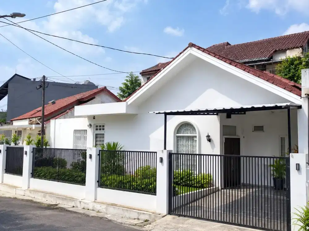 DIJUAL RUMAH SIAP HUNI DENGAN TANAH LUAS DI SEKTOR 1 BINTARO JAYA